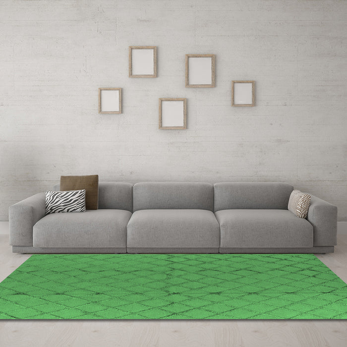 Machine Washable Solid Emerald Green Modern Area Rugs in a Living Room,, wshurb2929emgrn