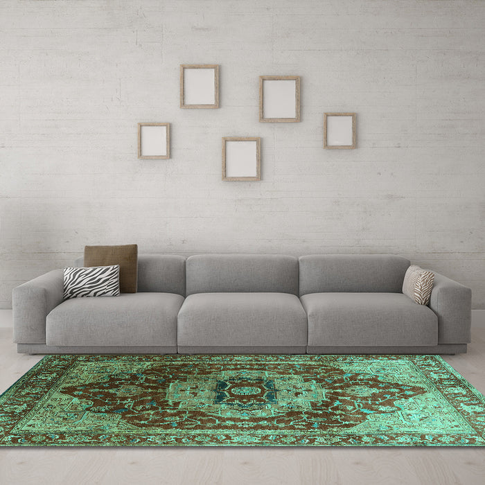 Machine Washable Persian Turquoise Traditional Area Rugs in a Living Room,, wshurb2930turq