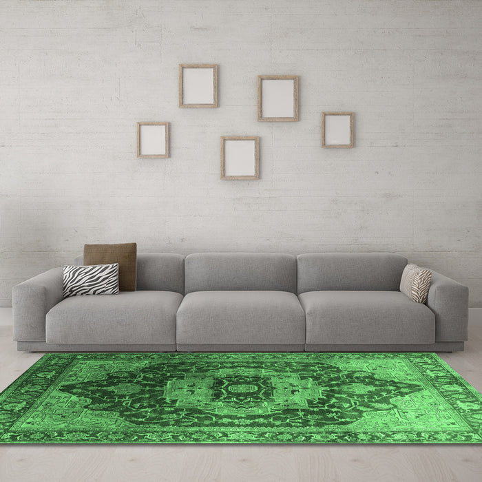 Machine Washable Persian Emerald Green Traditional Area Rugs in a Living Room,, wshurb2930emgrn