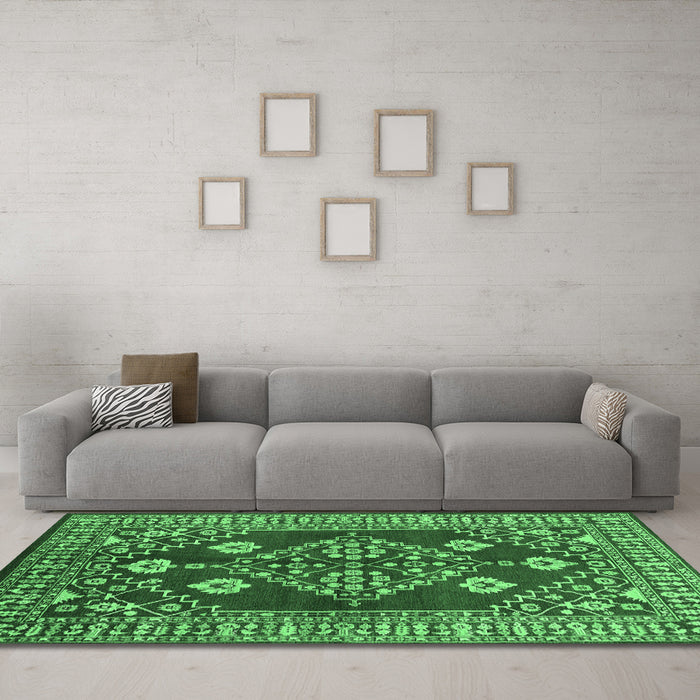 Machine Washable Oriental Emerald Green Industrial Area Rugs in a Living Room,, wshurb2932emgrn