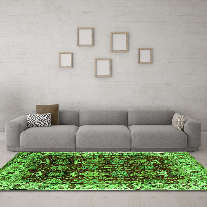 Machine Washable Oriental Green Traditional Area Rugs in a Living Room,, wshurb2933grn
