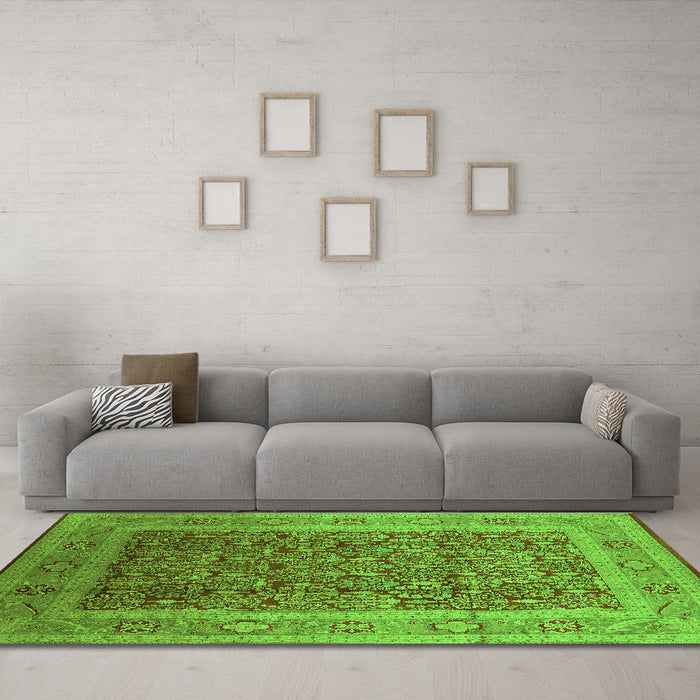 Machine Washable Oriental Green Traditional Area Rugs in a Living Room,, wshurb2934grn