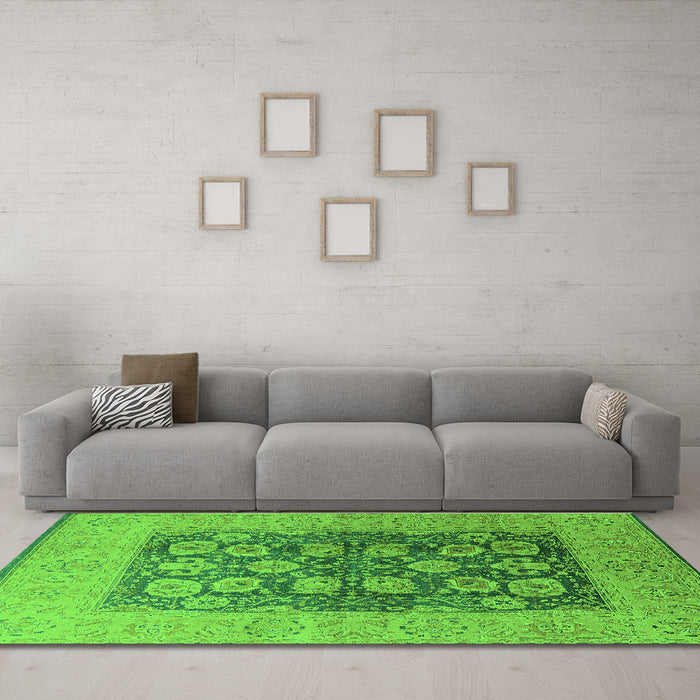 Machine Washable Oriental Green Traditional Area Rugs in a Living Room,, wshurb2935grn