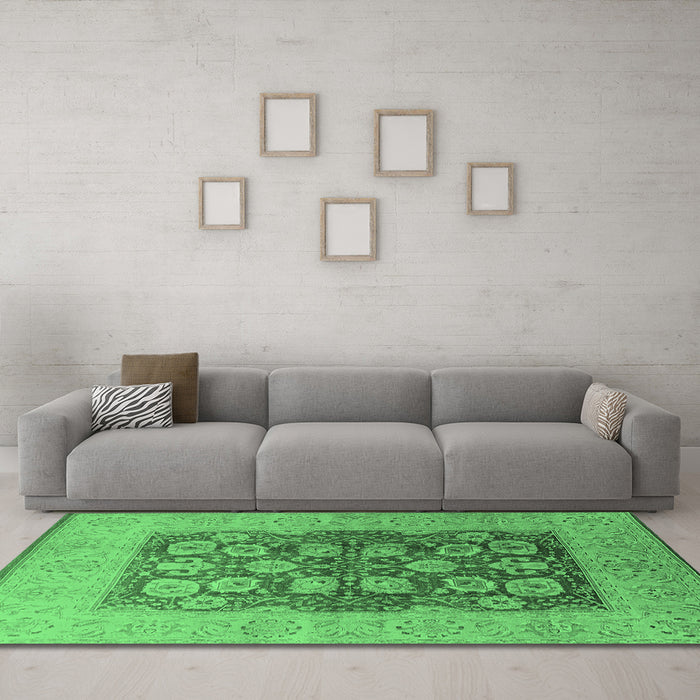 Machine Washable Oriental Emerald Green Traditional Area Rugs in a Living Room,, wshurb2935emgrn