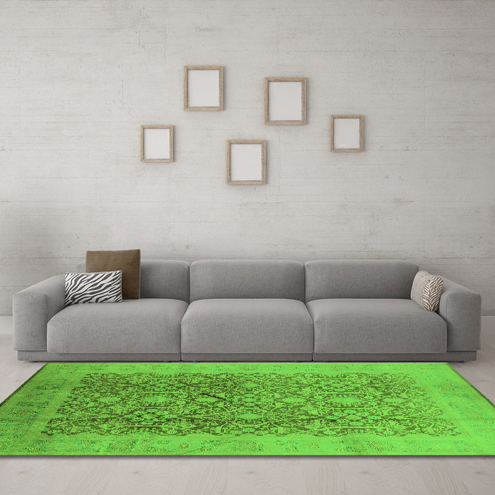 Machine Washable Oriental Green Traditional Area Rugs in a Living Room,, wshurb2937grn