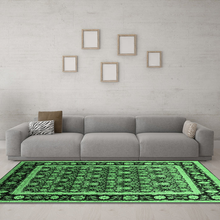 Machine Washable Oriental Emerald Green Traditional Area Rugs in a Living Room,, wshurb2938emgrn