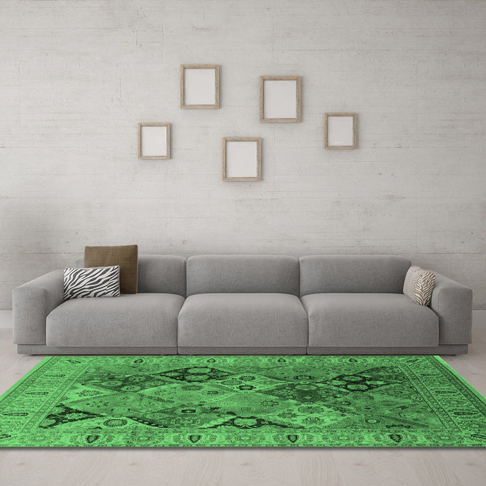 Machine Washable Oriental Emerald Green Industrial Area Rugs in a Living Room,, wshurb2939emgrn