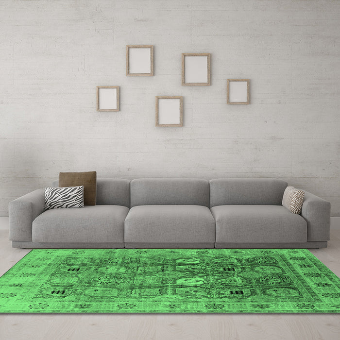 Machine Washable Oriental Emerald Green Traditional Area Rugs in a Living Room,, wshurb2940emgrn