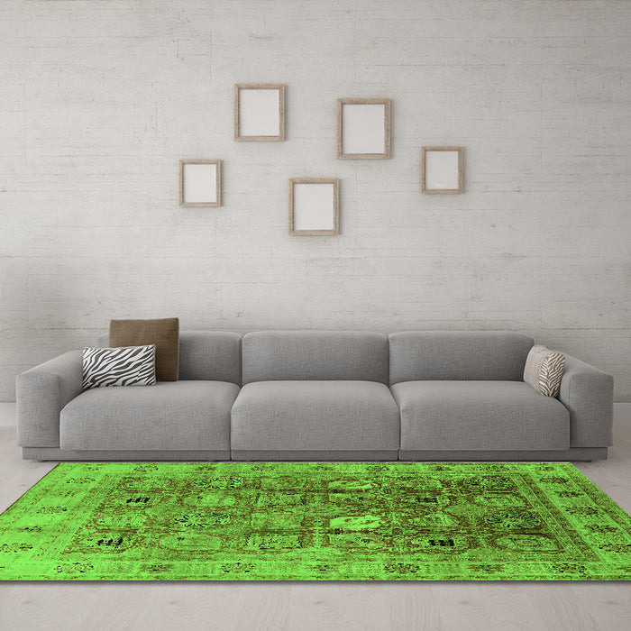 Machine Washable Oriental Green Traditional Area Rugs in a Living Room,, wshurb2940grn