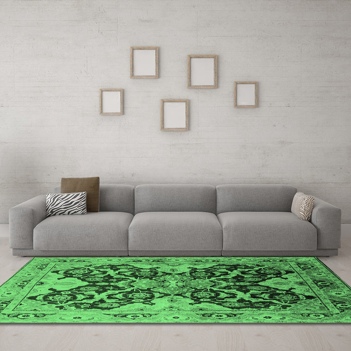 Machine Washable Oriental Emerald Green Traditional Area Rugs in a Living Room,, wshurb2941emgrn