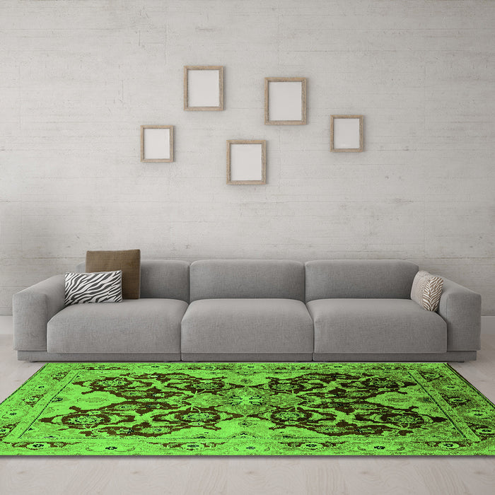 Machine Washable Oriental Green Traditional Area Rugs in a Living Room,, wshurb2941grn