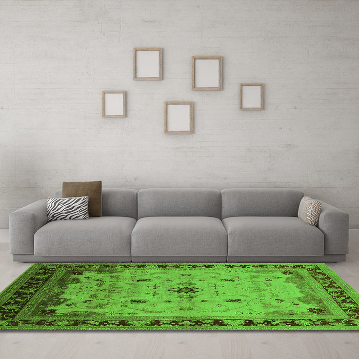 Machine Washable Oriental Green Traditional Area Rugs in a Living Room,, wshurb2943grn