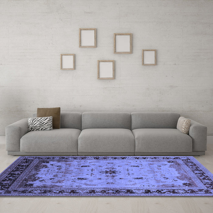 Machine Washable Oriental Blue Traditional Rug in a Living Room, wshurb2943blu