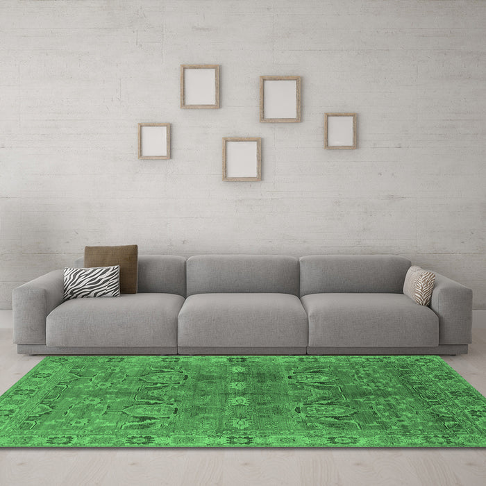 Machine Washable Oriental Emerald Green Traditional Area Rugs in a Living Room,, wshurb2945emgrn