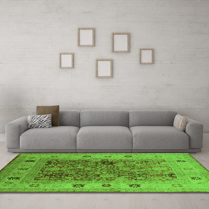 Machine Washable Oriental Green Traditional Area Rugs in a Living Room,, wshurb2947grn