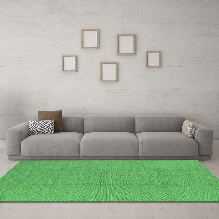 Machine Washable Solid Emerald Green Modern Area Rugs in a Living Room,, wshurb2948emgrn