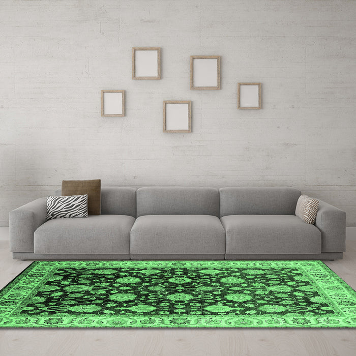 Machine Washable Oriental Emerald Green Traditional Area Rugs in a Living Room,, wshurb2949emgrn