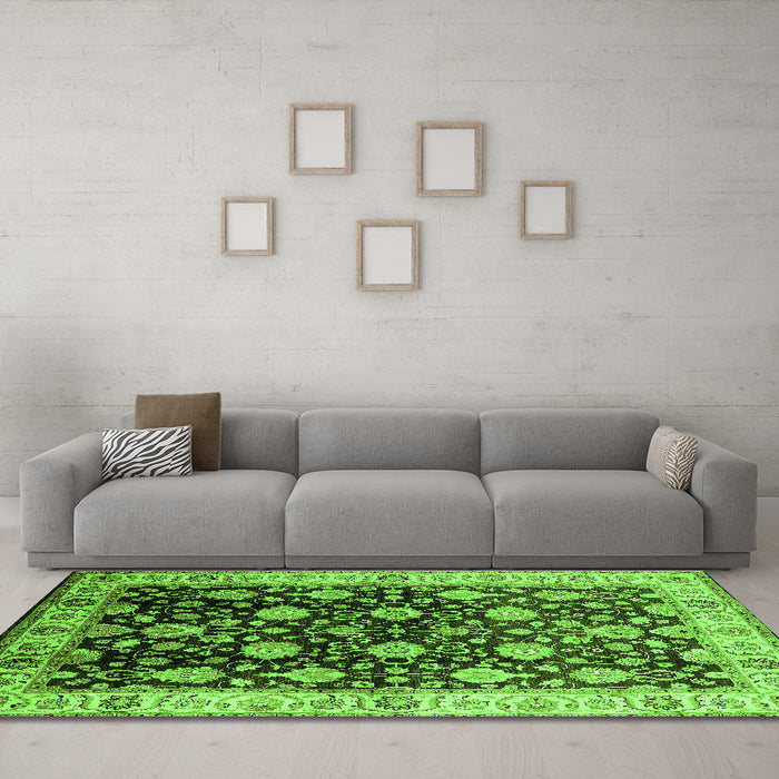 Machine Washable Oriental Green Traditional Area Rugs in a Living Room,, wshurb2949grn