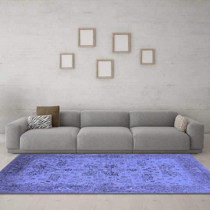 Machine Washable Oriental Blue Traditional Rug in a Living Room, wshurb2951blu