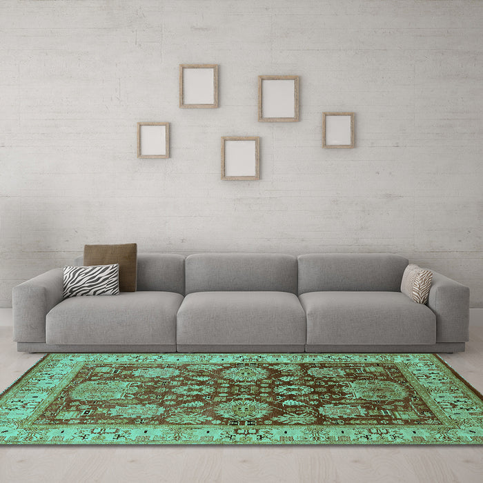 Machine Washable Oriental Turquoise Traditional Area Rugs in a Living Room,, wshurb2952turq