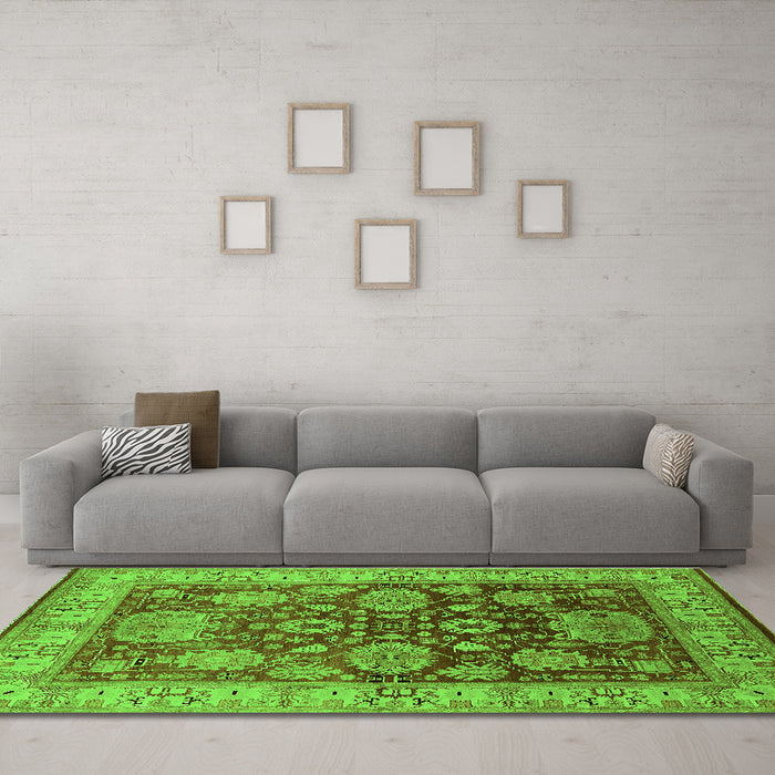 Machine Washable Oriental Green Traditional Area Rugs in a Living Room,, wshurb2952grn