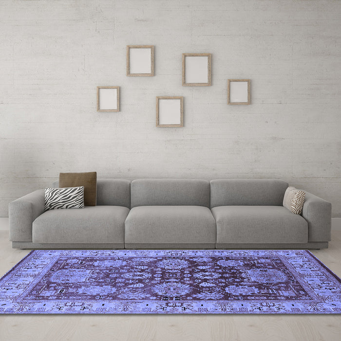 Machine Washable Oriental Blue Traditional Rug in a Living Room, wshurb2952blu