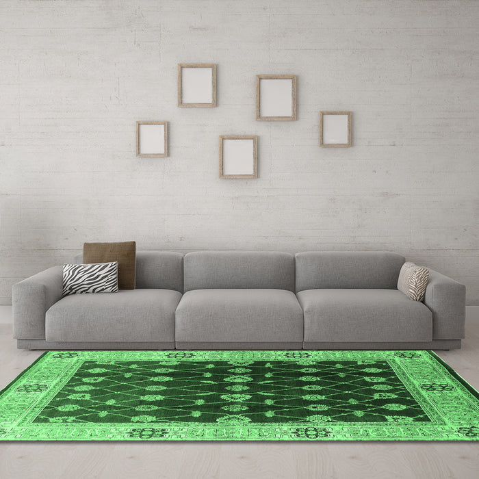 Machine Washable Oriental Emerald Green Traditional Area Rugs in a Living Room,, wshurb2953emgrn