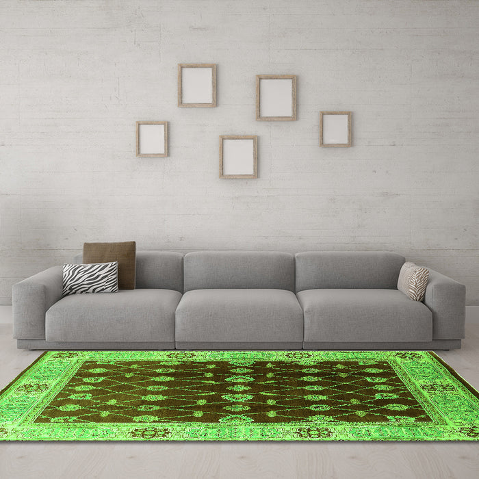 Machine Washable Oriental Green Traditional Area Rugs in a Living Room,, wshurb2953grn
