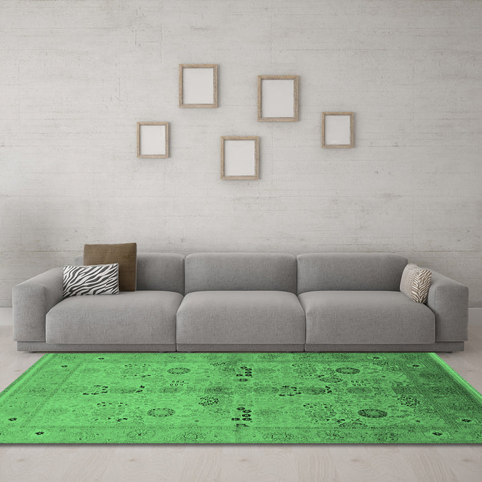 Machine Washable Oriental Emerald Green Traditional Area Rugs in a Living Room,, wshurb2954emgrn