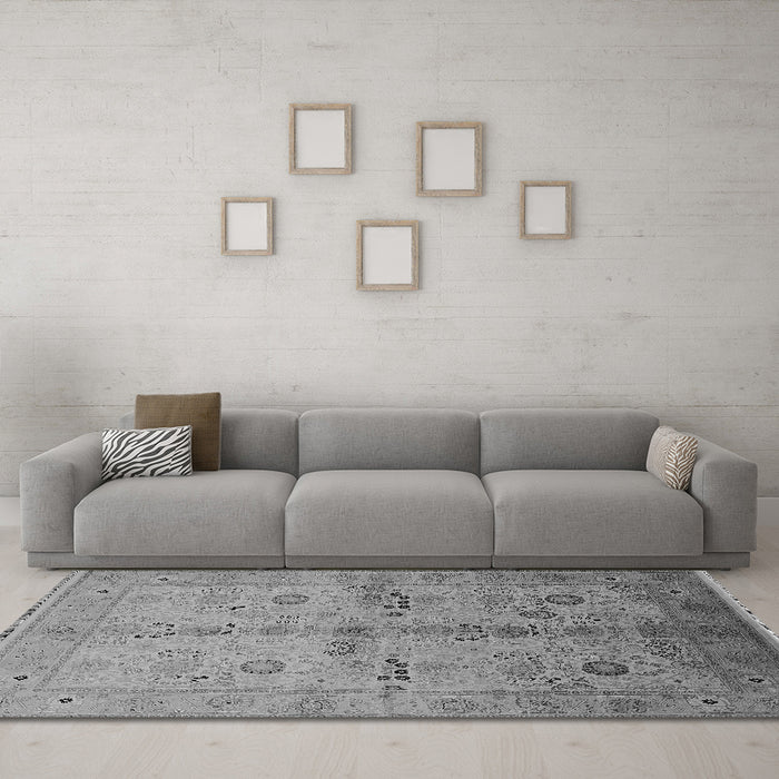 Machine Washable Oriental Gray Traditional Rug in a Living Room,, wshurb2954gry