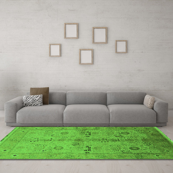 Machine Washable Oriental Green Traditional Area Rugs in a Living Room,, wshurb2954grn
