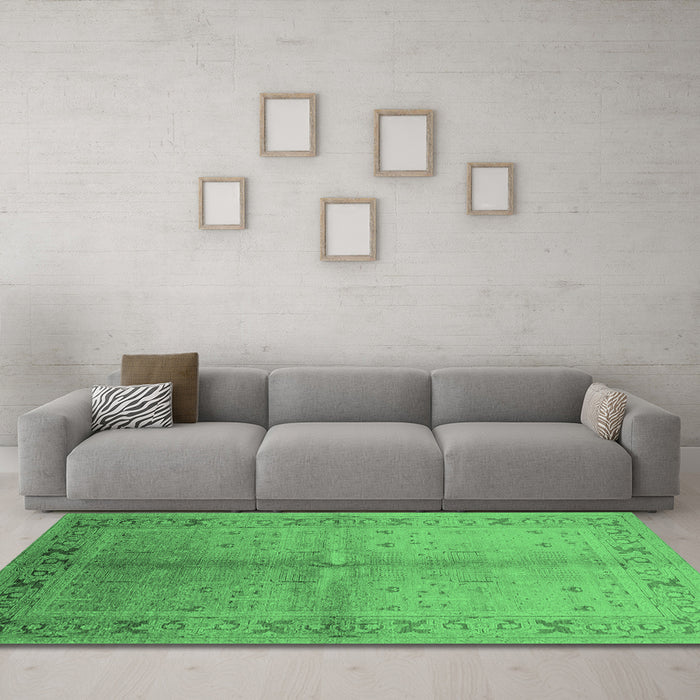 Machine Washable Oriental Emerald Green Traditional Area Rugs in a Living Room,, wshurb2955emgrn