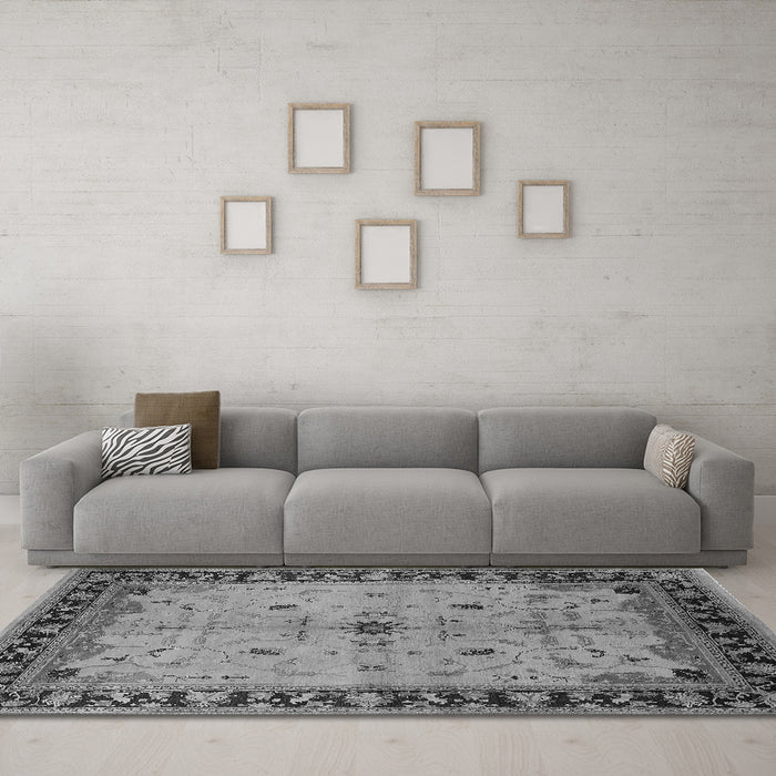 Machine Washable Oriental Gray Industrial Rug in a Living Room,, wshurb2979gry