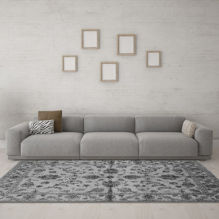 Machine Washable Oriental Gray Traditional Rug in a Living Room,, wshurb2982gry