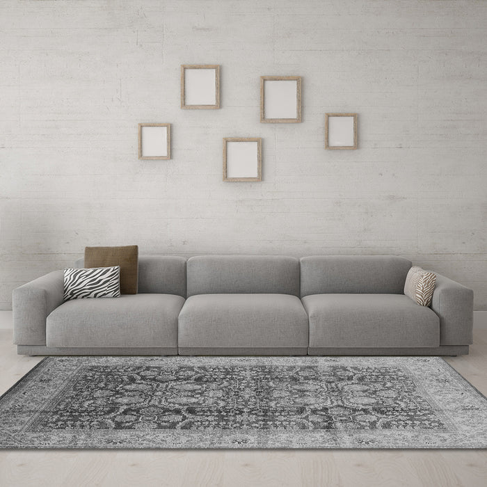 Machine Washable Oriental Gray Traditional Rug in a Living Room,, wshurb2984gry