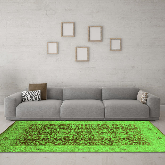 Machine Washable Oriental Green Traditional Area Rugs in a Living Room,, wshurb2984grn
