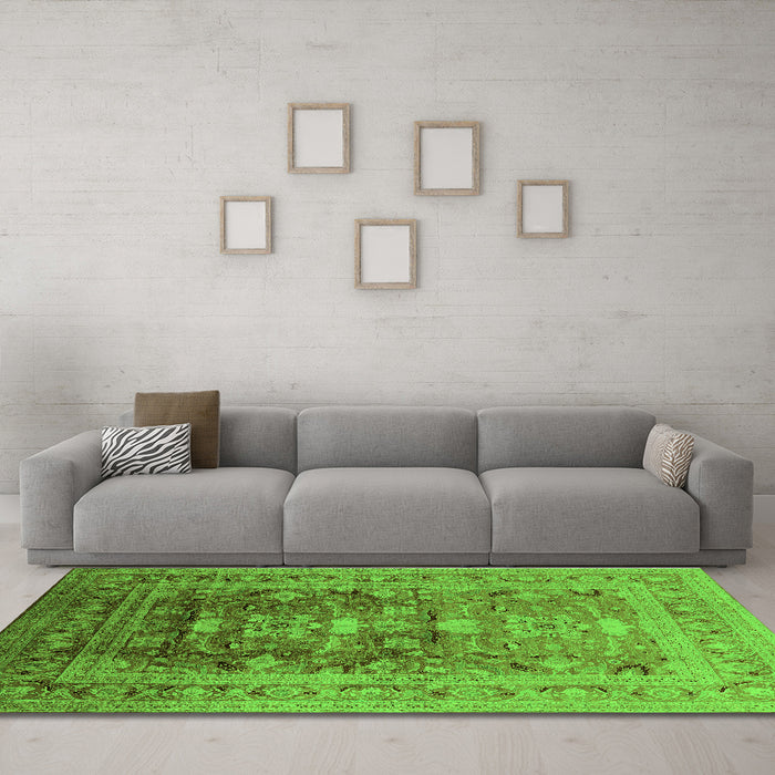 Machine Washable Oriental Green Traditional Area Rugs in a Living Room,, wshurb2988grn