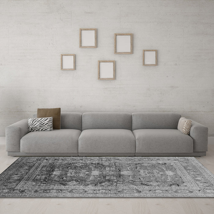 Machine Washable Oriental Gray Traditional Rug in a Living Room,, wshurb2988gry