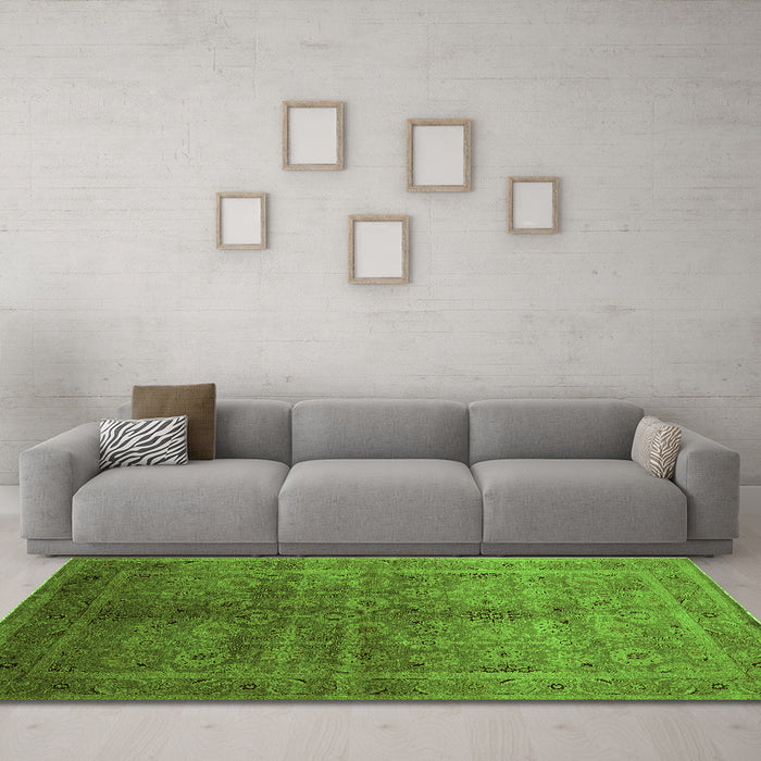 Machine Washable Oriental Green Traditional Area Rugs in a Living Room,, wshurb2989grn