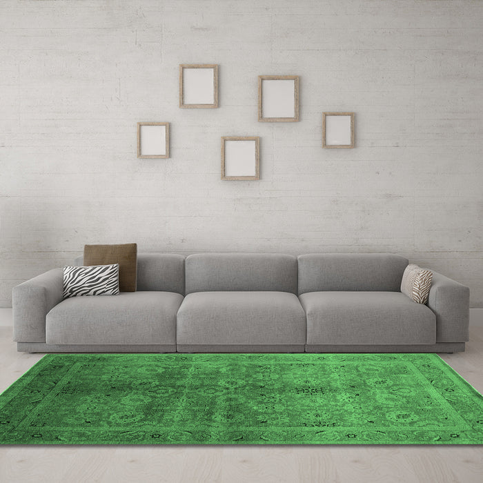 Machine Washable Oriental Emerald Green Traditional Area Rugs in a Living Room,, wshurb2989emgrn