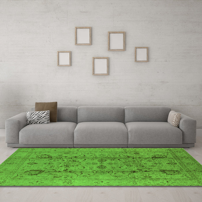 Machine Washable Oriental Green Traditional Area Rugs in a Living Room,, wshurb2991grn