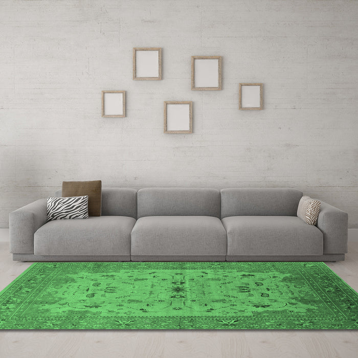 Machine Washable Oriental Emerald Green Traditional Area Rugs in a Living Room,, wshurb2993emgrn