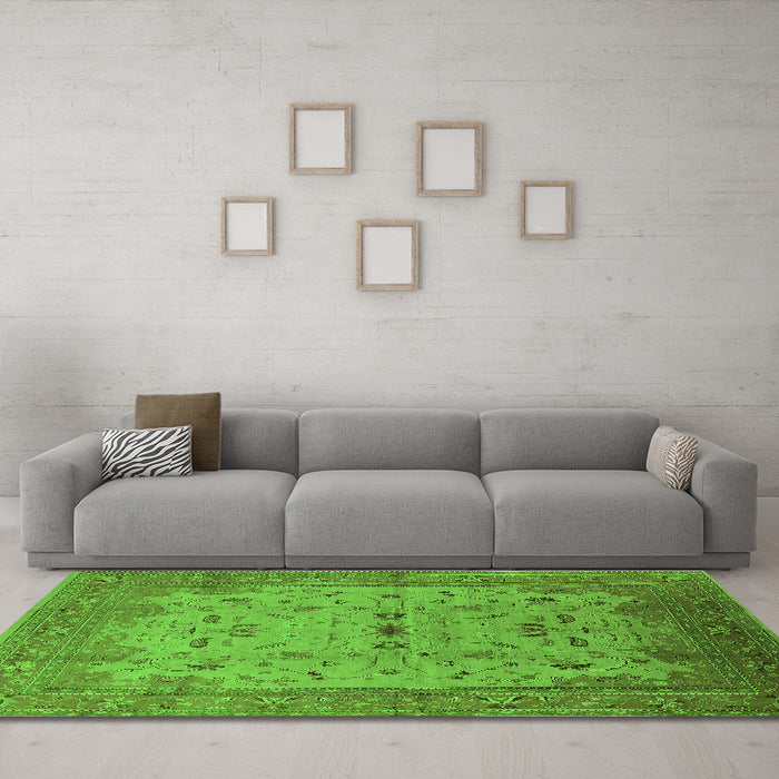 Machine Washable Oriental Green Traditional Area Rugs in a Living Room,, wshurb2993grn
