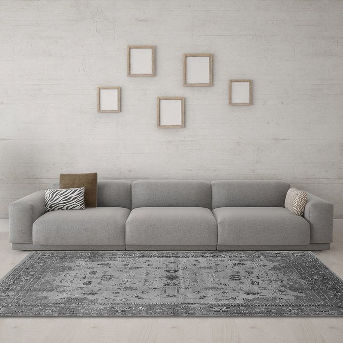 Machine Washable Oriental Gray Traditional Rug in a Living Room,, wshurb2993gry