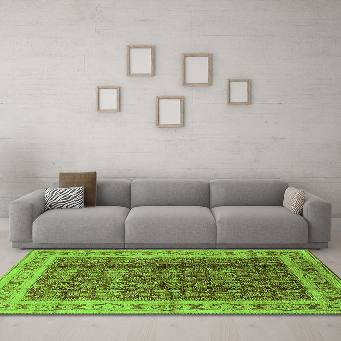 Machine Washable Oriental Green Traditional Area Rugs in a Living Room,, wshurb2994grn