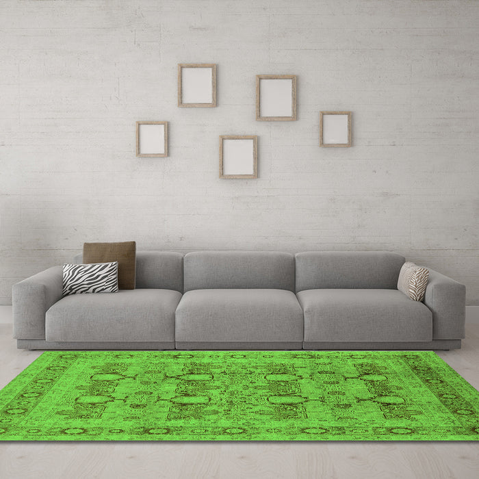 Machine Washable Oriental Green Traditional Area Rugs in a Living Room,, wshurb2996grn