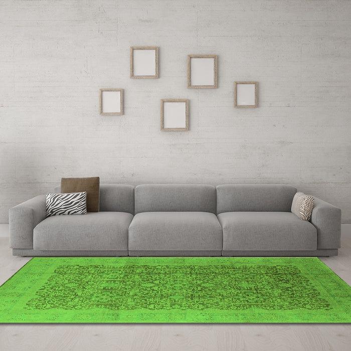 Machine Washable Oriental Green Traditional Area Rugs in a Living Room,, wshurb2997grn