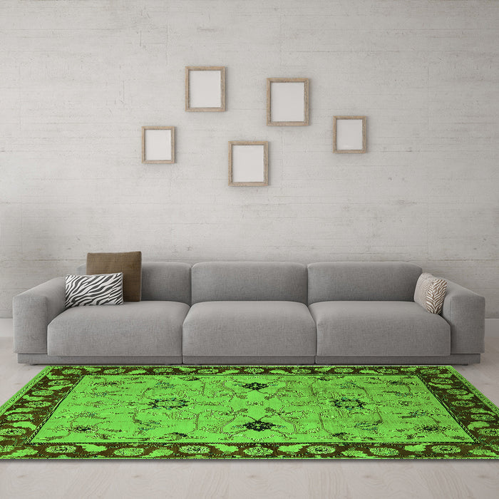 Machine Washable Oriental Green Traditional Area Rugs in a Living Room,, wshurb2998grn