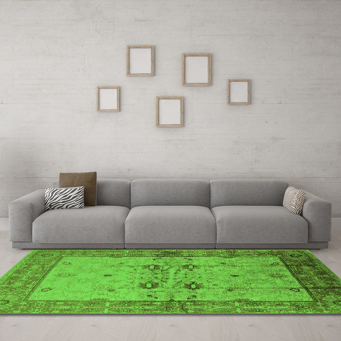 Machine Washable Oriental Green Traditional Area Rugs in a Living Room,, wshurb2999grn