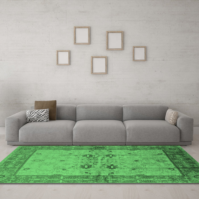 Machine Washable Oriental Emerald Green Traditional Area Rugs in a Living Room,, wshurb2999emgrn
